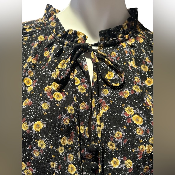 Entro Ladies Dress Size Medium Floral Smocked - Picture 3 of 6